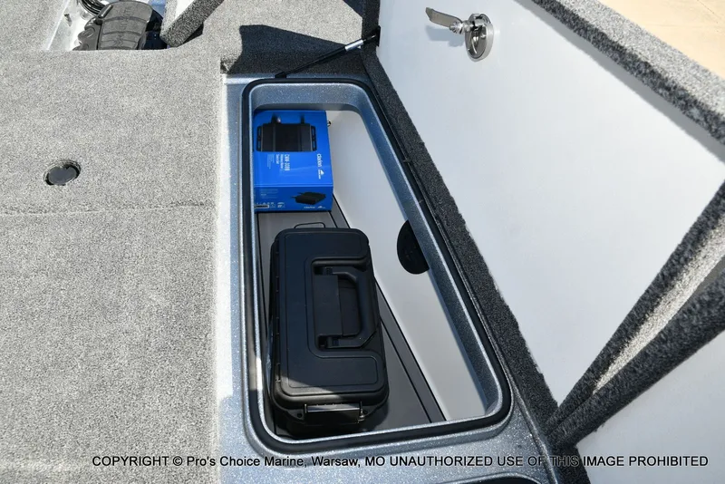 Slide: The Image of Ranger 621FS Pro w/400HP Mercury Verado V-10 2026 - 63