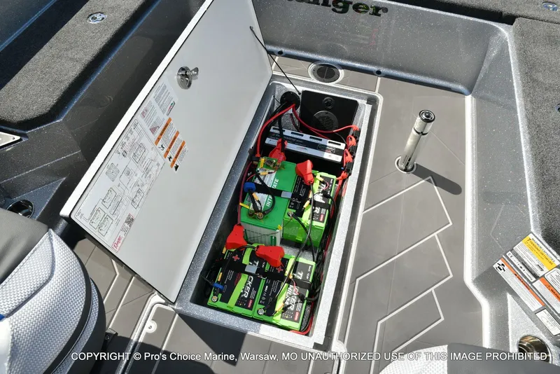 Slide: The Image of Ranger 621FS Pro w/400HP Mercury Verado V-10 2026 - 70