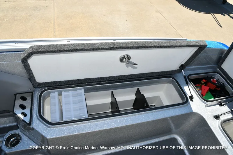 Slide: The Image of Ranger 621FS Pro w/400HP Mercury Verado V-10 2026 - 74