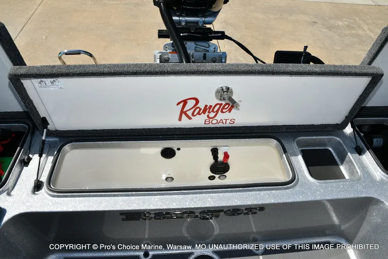 Slide: The Image of Ranger 621FS Pro w/400HP Mercury Verado V-10 2026 - 78