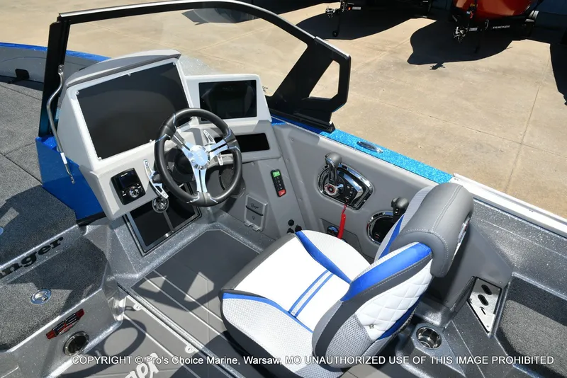 Slide: The Image of Ranger 621FS Pro w/400HP Mercury Verado V-10 2026 - 8