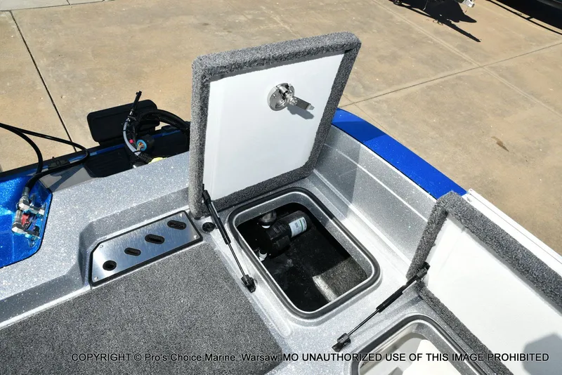 Slide: The Image of Ranger 621FS Pro w/400HP Mercury Verado V-10 2026 - 80