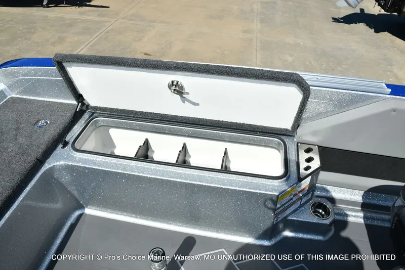 Slide: The Image of Ranger 621FS Pro w/400HP Mercury Verado V-10 2026 - 82