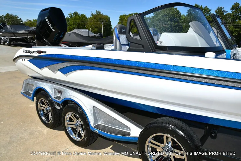 Slide: The Image of Ranger 621FS Pro w/400HP Mercury Verado V-10 2026 - 93