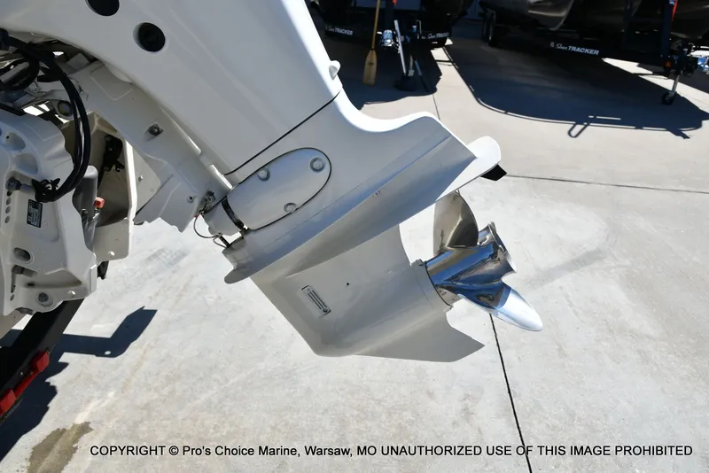 Slide: The Image of Lowe 180W Dual Console w/90HP 4 Stroke 2005 - 21