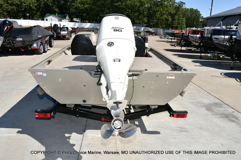 Slide: The Image of Lowe 180W Dual Console w/90HP 4 Stroke 2005 - 23