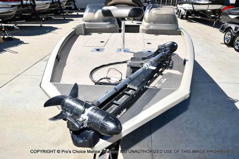 Slide: The Image of Lowe 180W Dual Console w/90HP 4 Stroke 2005 - 28