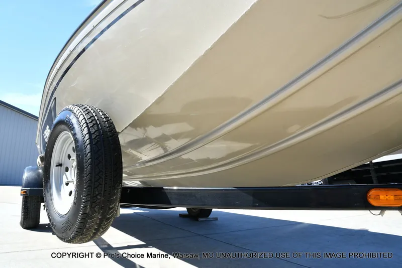 Slide: The Image of Lowe 180W Dual Console w/90HP 4 Stroke 2005 - 31