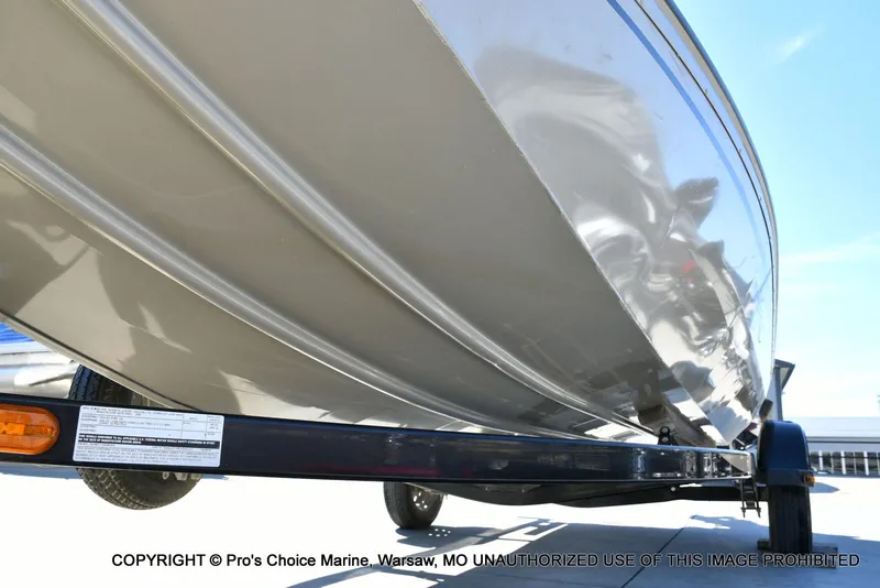 Slide: The Image of Lowe 180W Dual Console w/90HP 4 Stroke 2005 - 32