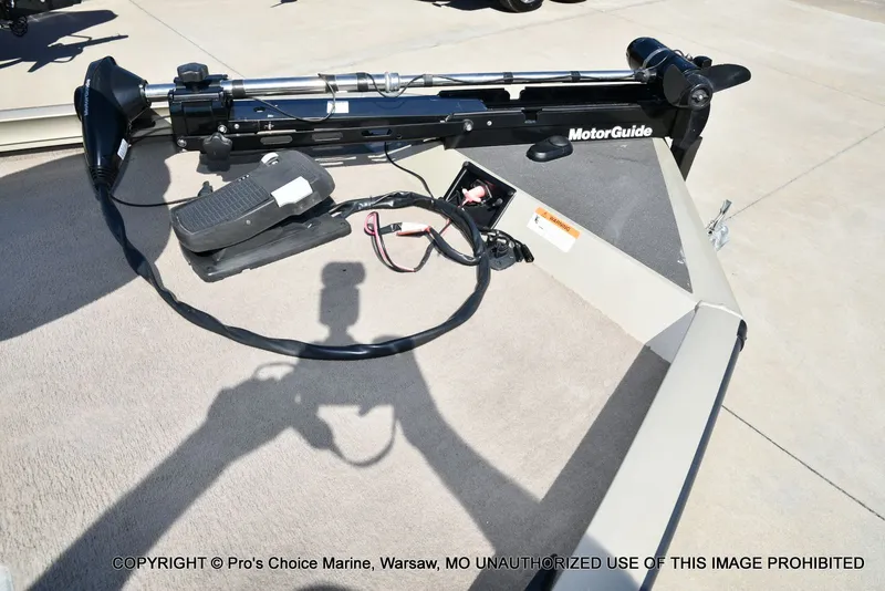 Slide: The Image of Lowe 180W Dual Console w/90HP 4 Stroke 2005 - 33