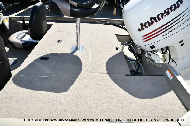 Slide: The Image of Lowe 180W Dual Console w/90HP 4 Stroke 2005 - 39