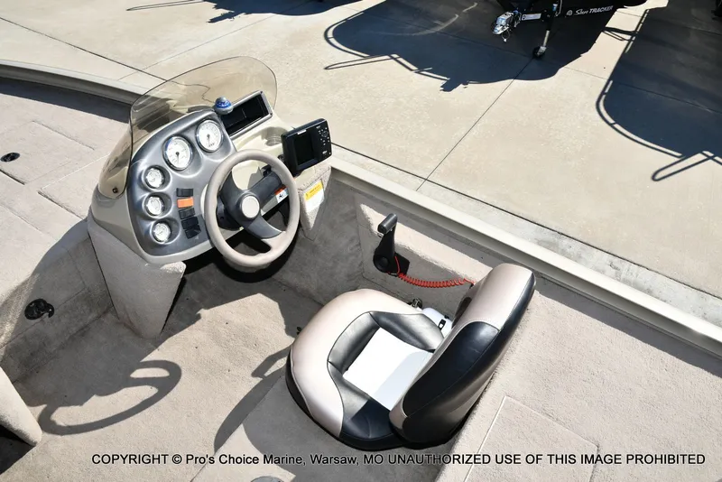 Slide: The Image of Lowe 180W Dual Console w/90HP 4 Stroke 2005 - 42