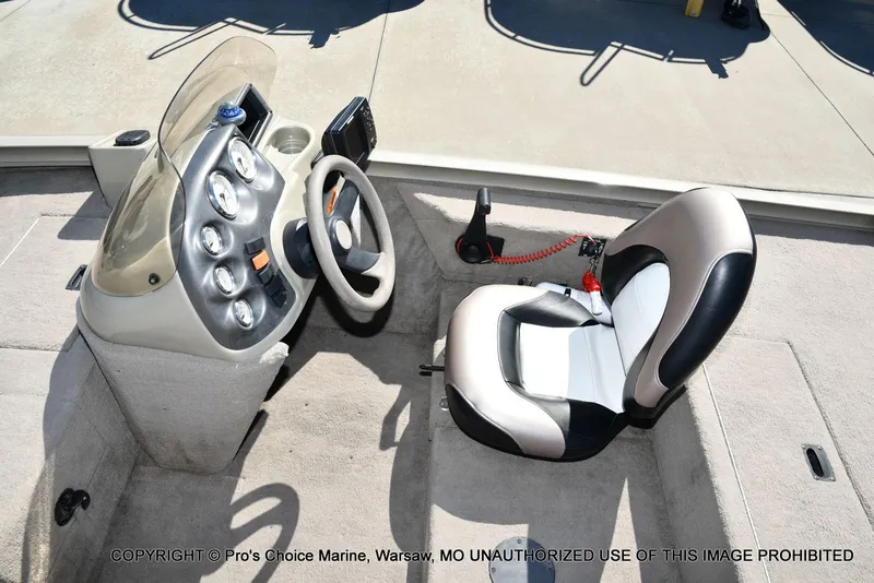 Slide: The Image of Lowe 180W Dual Console w/90HP 4 Stroke 2005 - 46