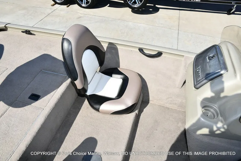 Slide: The Image of Lowe 180W Dual Console w/90HP 4 Stroke 2005 - 47