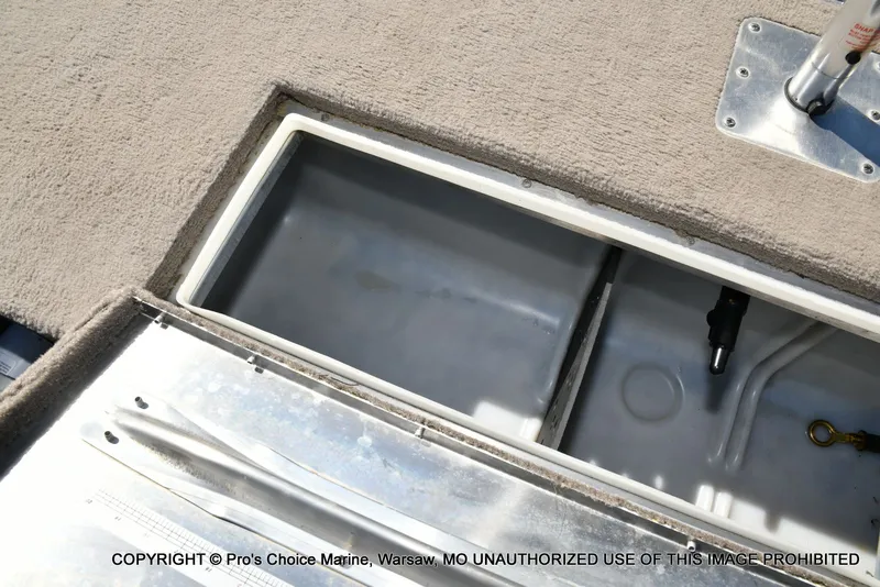 Slide: The Image of Lowe 180W Dual Console w/90HP 4 Stroke 2005 - 65