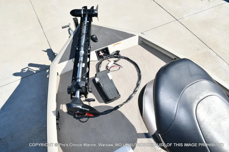 Slide: The Image of Lowe 180W Dual Console w/90HP 4 Stroke 2005 - 8