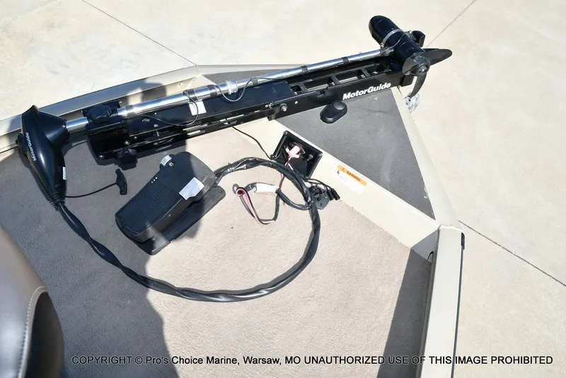 Slide: The Image of Lowe 180W Dual Console w/90HP 4 Stroke 2005 - 9