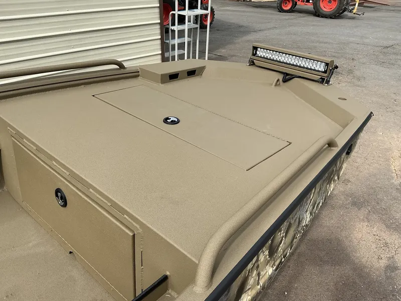 Slide: The Image of Excel 1864 Shallow Water F4 Pro 2026 - 8