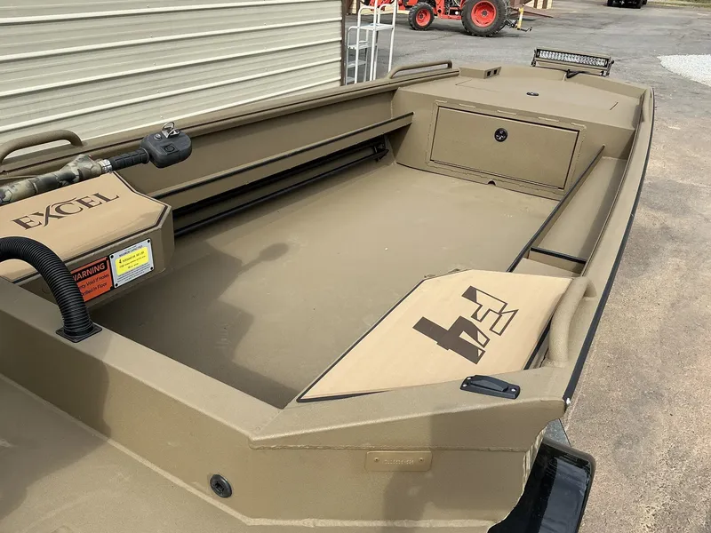 Slide: The Image of Excel 1864 Shallow Water F4 Pro 2026 - 9