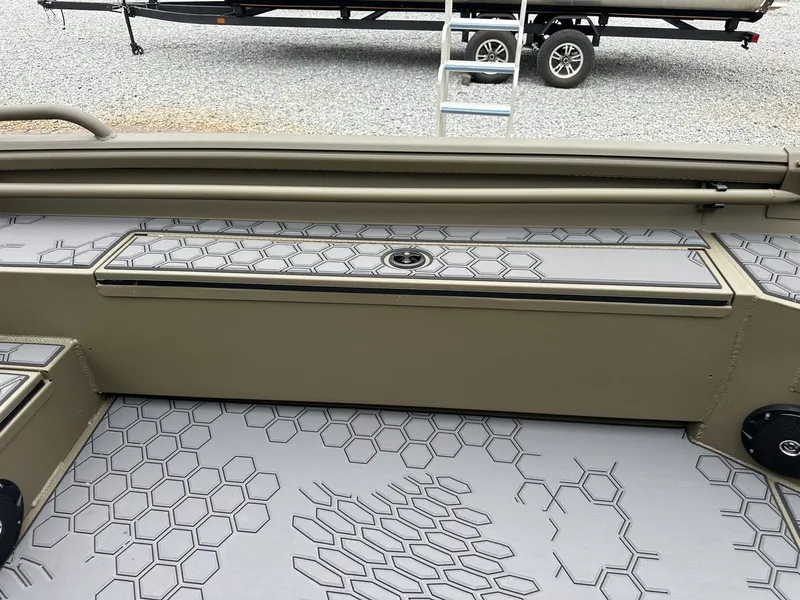 Slide: The Image of Excel Viper F4 1751 LEGACY 2026 - 14