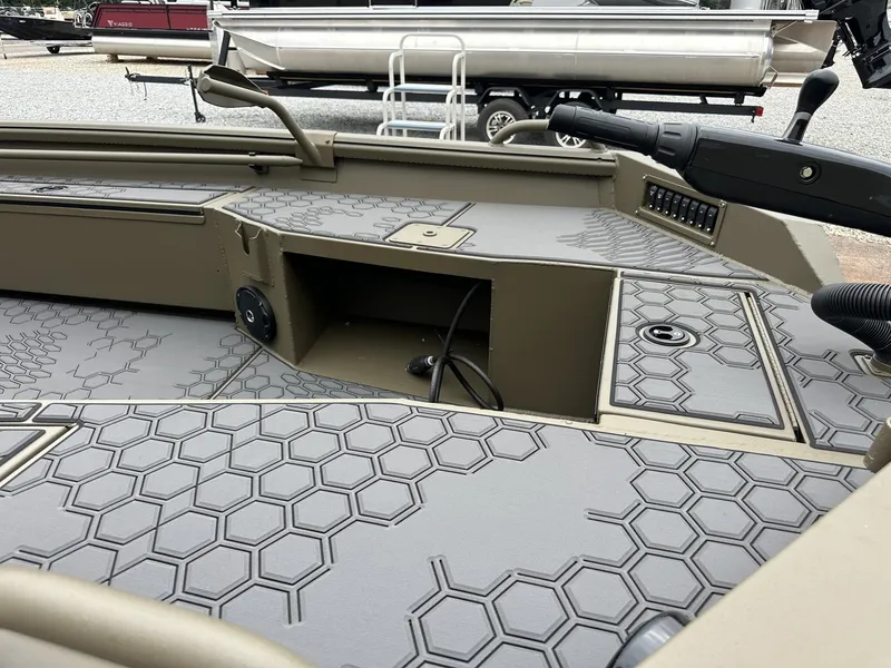 Slide: The Image of Excel Viper F4 1751 LEGACY 2026 - 16