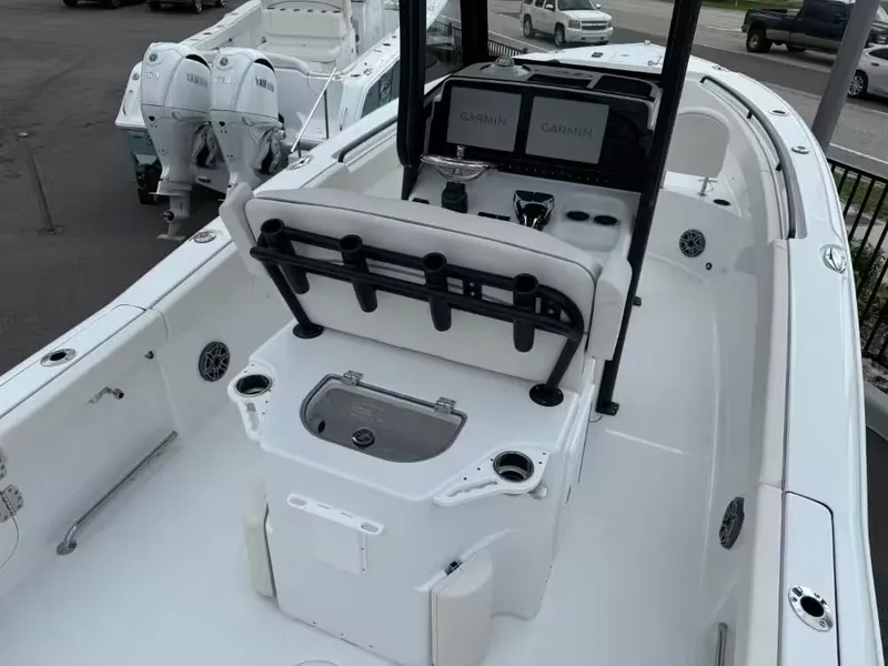 Slide: The Image of Sea Hunt Ultra 265 SE 2026 - 4