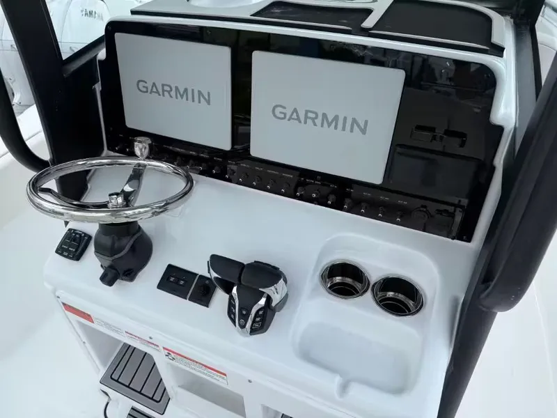 Slide: The Image of Sea Hunt Ultra 265 SE 2026 - 5