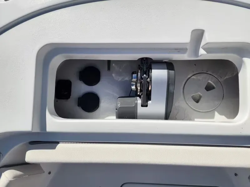 Slide: The Image of Sea Hunt Ultra 245 SE 2026 - 15