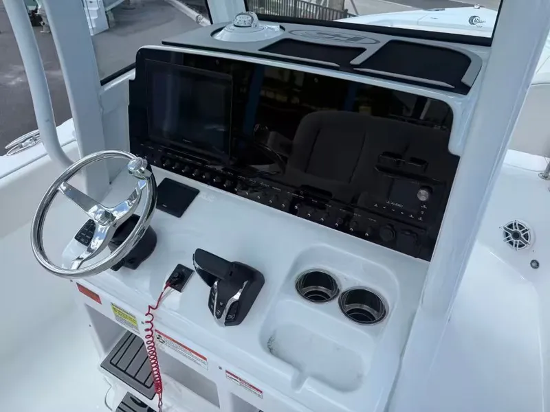 Slide: The Image of Sea Hunt Ultra 245 SE 2026 - 5