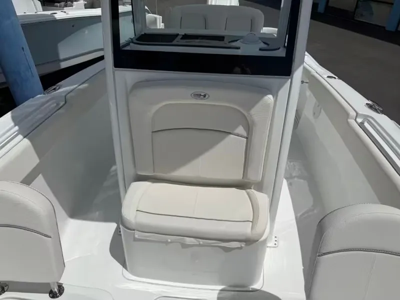 Slide: The Image of Sea Hunt Ultra 245 SE 2026 - 8