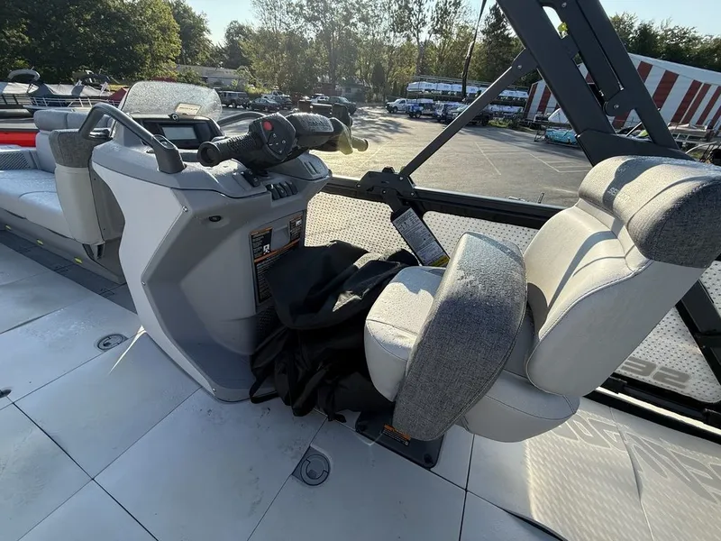 Slide: The Image of Sea-Doo SWITCH CRUISE 21 230 2022 - 10