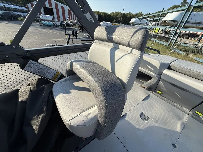 Slide: The Image of Sea-Doo SWITCH CRUISE 21 230 2022 - 11