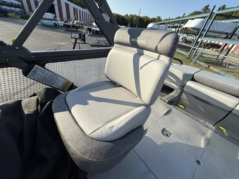 Slide: The Image of Sea-Doo SWITCH CRUISE 21 230 2022 - 12