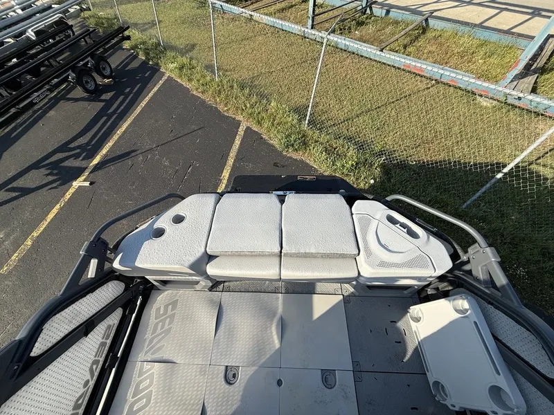 Slide: The Image of Sea-Doo SWITCH CRUISE 21 230 2022 - 8