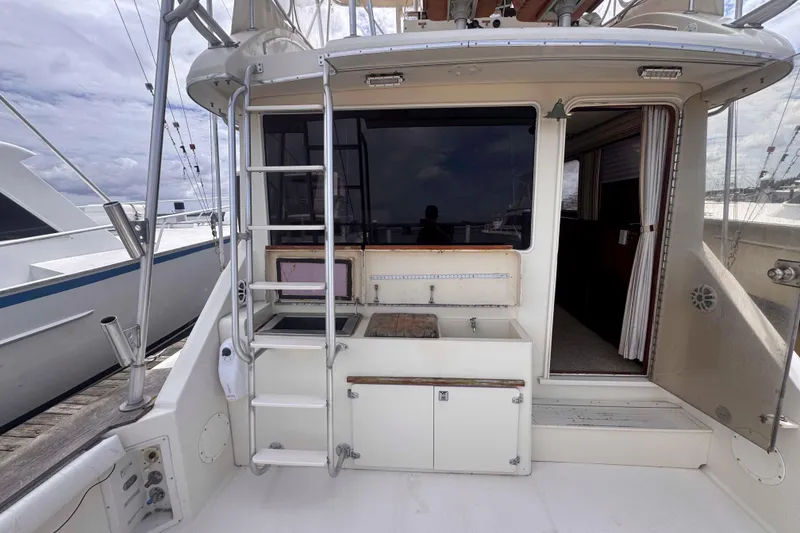 Slide: The Image of 1987 Chris-Craft 422 Commander boat deck with ladder and cabin entrance. - 11