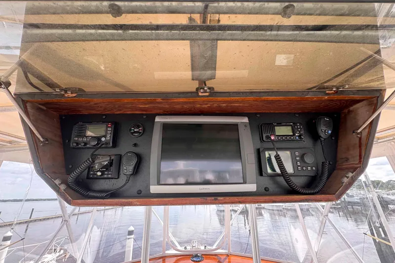 Slide: The Image of Control panel of a 1989 Buddy Davis 47 boat with navigation equipment. - 10