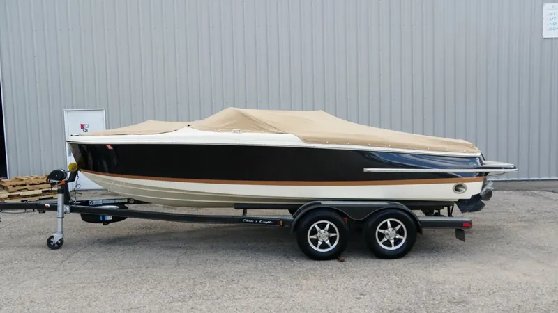 Slide: The Image of Chris-Craft Carina 2015 - 30