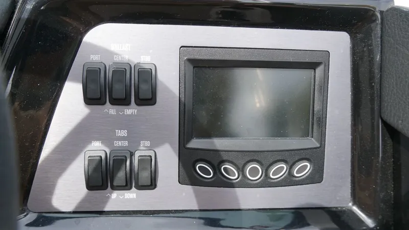 Slide: The Image of MasterCraft NXT24 2021 - 32