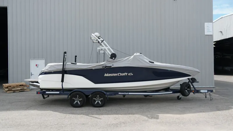 Slide: The Image of MasterCraft NXT24 2021 - 6