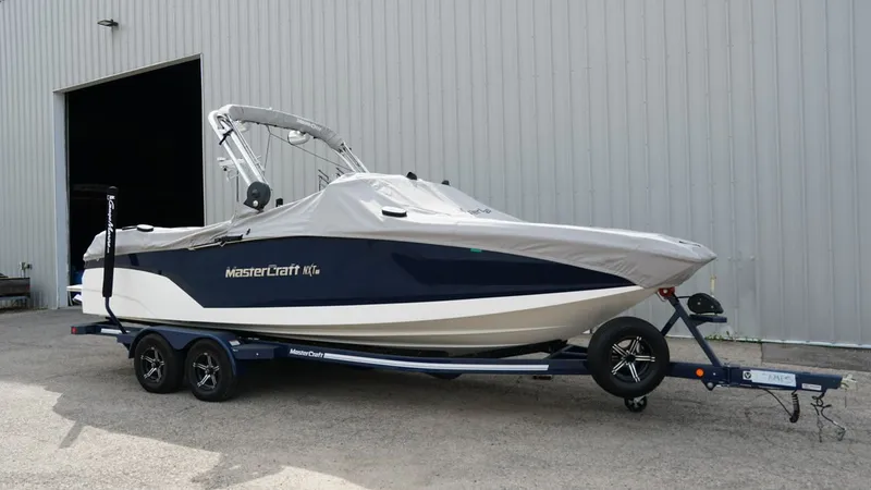 Slide: The Image of MasterCraft NXT24 2021 - 8