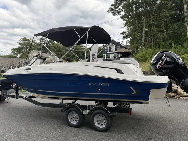 Slide: The Image of Bayliner VR6 Bowrider OB 2026 - 13