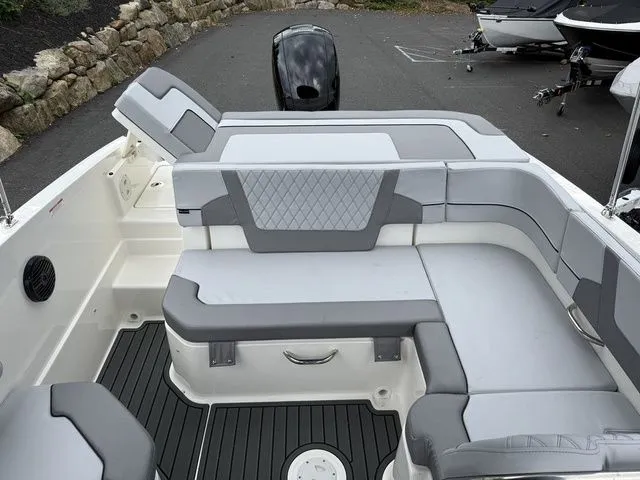 Slide: The Image of Bayliner VR6 Bowrider OB 2026 - 5