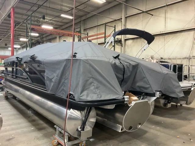 Slide: The Image of Bennington 26MS ESP Tritoon Pontoon 2026 - 7