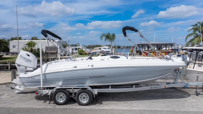 The Image of Stingray 212 SC 2026 - 1