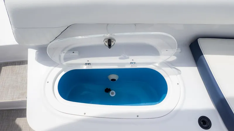 Slide: The Image of Stingray 212 SC 2026 - 11