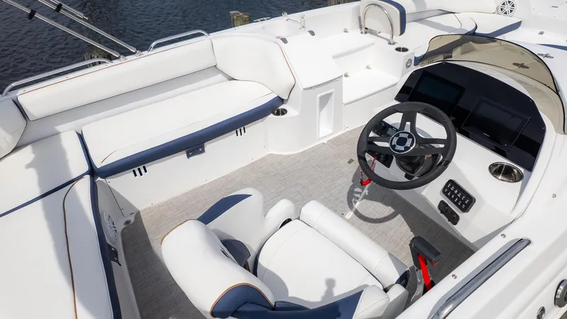 Slide: The Image of Stingray 212 SC 2026 - 12