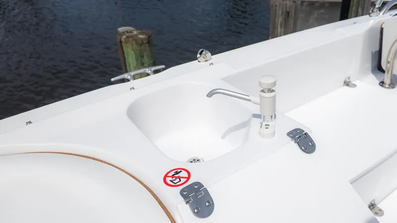 Slide: The Image of Stingray 212 SC 2026 - 13