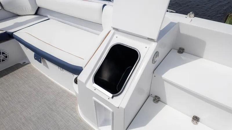 Slide: The Image of Stingray 212 SC 2026 - 14