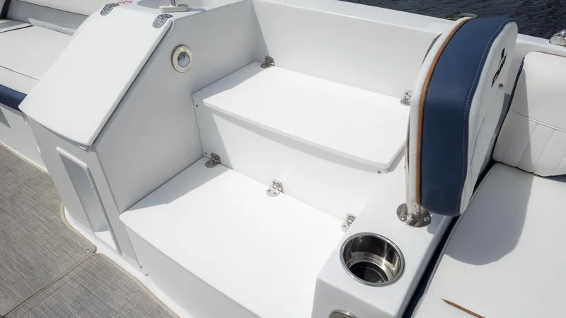 Slide: The Image of Stingray 212 SC 2026 - 16