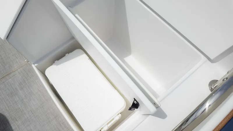 Slide: The Image of Stingray 212 SC 2026 - 17